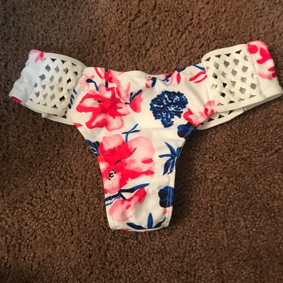 SMALL BRAND NEW NEVER WORN BIKINI - Picture 3 of 5